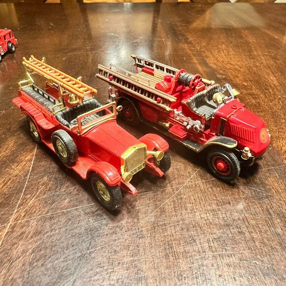 Two Vintage Lesney Matchbox Fire Trucks - Picture 3 of 10